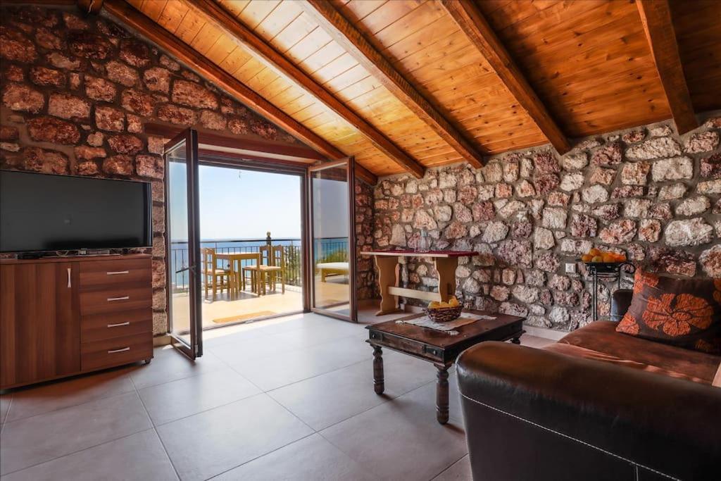 Villa Petronas Land House 2 à Archangelos  Extérieur photo