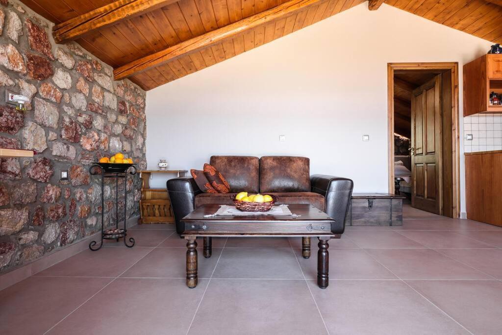 Villa Petronas Land House 2 à Archangelos  Extérieur photo